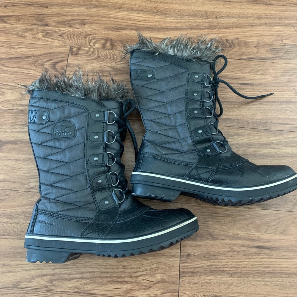SOREL Joan of Arctic boots! Good condition